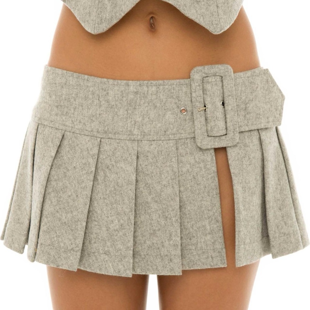 ISO are you am I kess skirt or katki skirt small